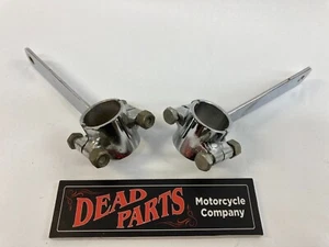 Faro de carenado universal para motocicleta 30 mm cromo horquilla abrazadera abrazaderas - Imagen 1 de 3