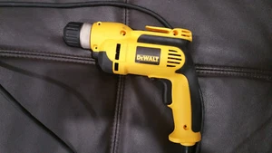 DEWALT DWD115 KABELBOHRSCHRAUBER - Bild 1 von 2