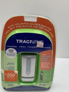 MOTOROLA W SERIES  W376g SILVER TRACFONE ) CELLULAR  PHONE NEW - Picture 1 of 3