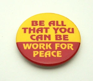 Anti War "Be All That You Can Be Work For Peace" 1980s Button Pin NOS Neu - Bild 1 von 3