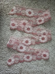 Tira floral de encaje rosa 71" - Imagen 1 de 3