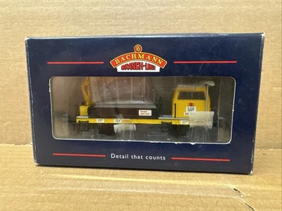 Bachmann 36-150 OO Gauge Plasser OWB10 with Crane Track Maintenance Machine New - Image 1 of 4