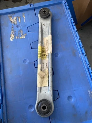 (1) Conjunto de brazo de suspensión trasera Ford Crown Victoria Vic 1998-2011 NOS Foto 1 de 4