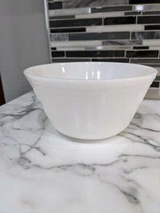 FIRE KING Vintage Oven Ware White Milk Glass Ribbed Mixing Bowl 8"D 4"H NICE! - Picture 1 of 6