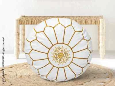 Puf boho otomano hecho a mano marroquí de cuero genuino reposapiés puf blanco Foto 1 de 4