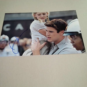 LIAM HEMSWORTH In-Person signed Photo 20x30 Autogramm Die Tribute von Panem - Picture 1 of 1