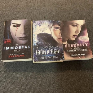 Julie Kagawa Paperback Book Bundle Immortal Eternity Cure Iron Knight Vampires - Foto 1 di 17