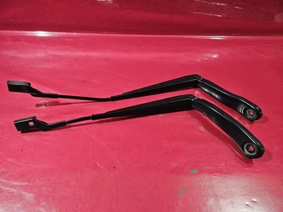 Juego de brazos limpiaparabrisas delantero izquierdo y derecho Range Rover Evoque 2012-2019 Foto 1 de 4