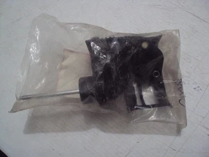 Codo de admisión genuino OEM/NOS Honda, 17410-ZE1-030 - Imagen 1 de 3