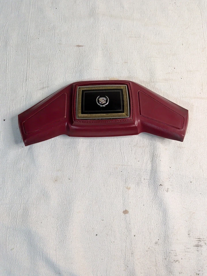 Almohadilla de bocina roja para volante Cadillac Fleetwood Deville Eldorado 1979-1992 OEM Foto 1 de 4