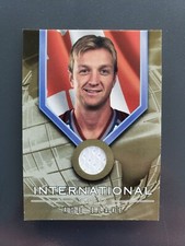 2001-02 BAP Signature Series International Gold Medal Rob Blake Jersey Card...