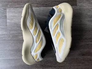 Adidas Yeezy 700 V3 Safflower Size 11 Brand New G54853 - Picture 1 of 8