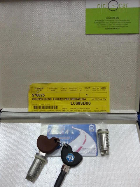 KIT SERRATURE ORIGINALE PIAGGIO BEVERLY 125-LIBERTY 125- VESPA ET4 125art.576825