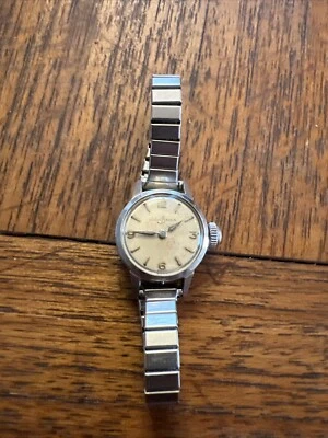 ANTIQUE Womans ULYSSE NARDIN COCKTAIL WRISTWATCH. - Изображение 1 из 4