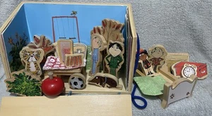 Juego de figuras de madera Charlie & Lola estuche de transporte Lotta Marv chisporrotea raro - Imagen 1 de 6