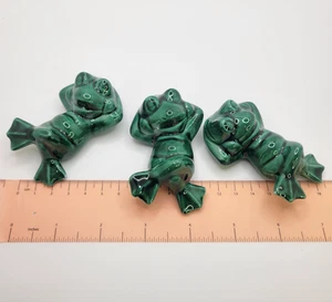 3 Relaxing Frogs Ceramic Macrame Beads Dark Green Craft Vintage very minor chips - Picture 1 of 10