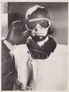 1942 Press Photo WWII U.S. Navy Pilots Use Red Goggles for Night Flights - Picture 1 of 2