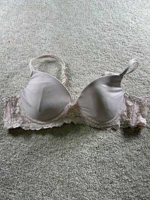 Sujetador para mujer No Boundaries nude 36A encaje con aros correas ajustables Foto 1 de 4