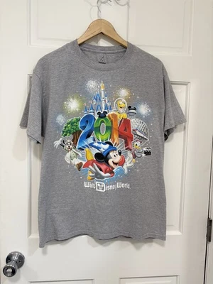 Camiseta Walt Disney World 2014 Tamanho G Cinza Mickey Pateta Margarida Pluto Hanes Disney - Imagem 1 de 4