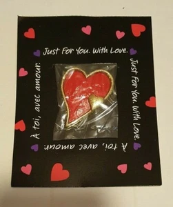 BROCHE CORAZÓN DE COLECCIÓN PIN CORBATA TACK SOLAPA PIN SALUDOS AMERICANOS NUEVO CON ETIQUETAS - Imagen 1 de 4