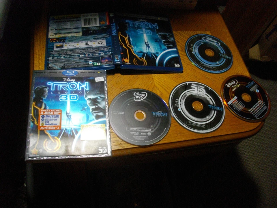 Tron: Legacy (Blu-ray/DVD, 2011, 4-Disc Set, Includes Digital Copy 3D) - Image 1 of 1