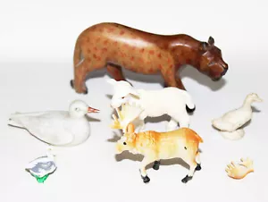 Lote De Colección de Pequeños Animales Madera Hiena Plástico Pato Cordero Porcelana Bisque Pájaro - Imagen 1 de 5