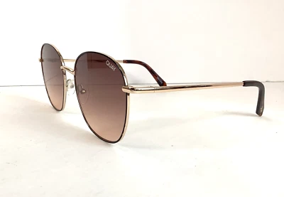 Gafas de sol Quay Jezabelle con montura dorada de metal con ribete negro Foto 1 de 4