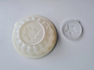 Tupperware Puddingform zum Stürzen mit 2 verschiedenen Motiven - Bild 1 von 2