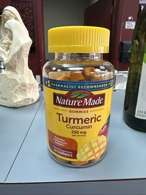 3 frascos de curcumina de cúrcuma NatureMade 250mg. 180 gomas, expira 5/25 - Imagem 1 de 3