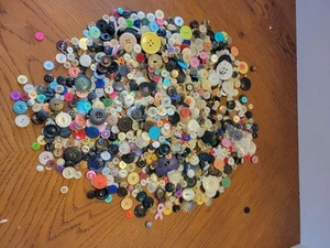 2 Lbs #3 Antique Vintage Buttons Arts & Crafts Sewing Shell, Bakelite, celluloid - Picture 1 of 10