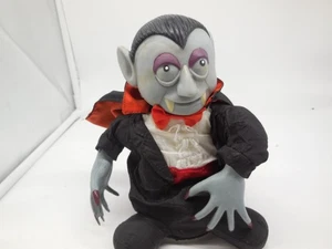 DD7 Vtg Playmotions Amazing Animatronics Singing Vampire Halloween Plush - Picture 1 of 7