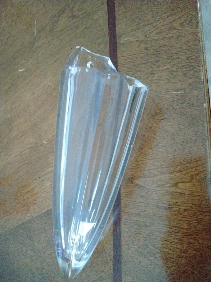 Jarrón colgante de pared con cono de cristal ¿Coche funerario? Foto 1 de 4