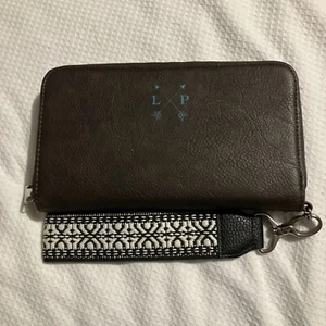 Cartera mujer Jewell 8x5 con correa para muñeca con iniciales LP - Imagen 1 de 10