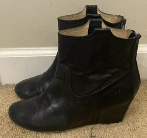 Womans Frye Carson Black Leather Back Zip Wedge Boots Size 9 EUC - Picture 1 of 8