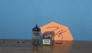 Tubi radio 12AU7A 12AU7 ECC82 IEC Mullard GF2 B9A3 NOS - Foto 1 di 3