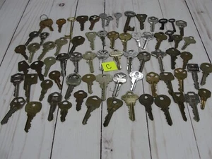 Lotto vintage Vecchia Chiave 72 Armadio Scheletro Corbin Frantz Wright Komax Cole C - Foto 1 di 5