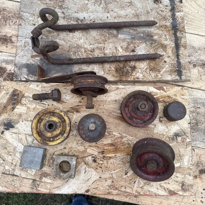 Empacadora cuadrada New Holland #68 piezas surtidas Foto 1 de 4