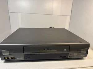 lettore/registratore videoregistratore hifi toshiba m-684 4 testine testato no telecomando - Foto 1 di 7