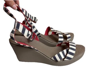 Crocs Women’s 9 Leigh Wedge Heel Sandals Shoes Ankle Ankle Strap Comfort 15313 - Bild 1 von 16