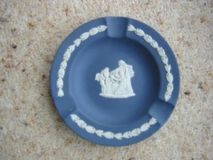 1970's BLUE WEDGWOOD ASHTRAY MINT - Picture 1 of 1