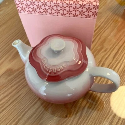 Théière Le Creuset Fleur fleur rose grès théière ustensiles de cuisine neuve - Photo 1/4