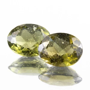 2 Stck. 1,64 kt Moldavit Tektit facettiert lose Edelsteine OVAL 7,6 x 6 mm Posten #CM1064 - Bild 1 von 7