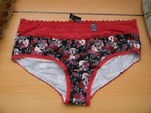 Torrid 5X Cheeky Panty, Rose Buds/Skulls Red/Black, Scalloped Wide Lace Trim NWT - Picture 1 of 5