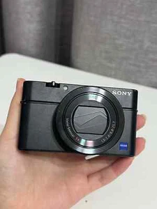 Sony DSC-RX100 Mark III 20.1MP Digital Camera 3" LCD,24-70mm w/Charger&Card - Picture 1 of 4