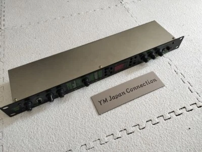 ZOOM RFX-2000 Digital Reverb & Effects 1U Rack Unit Used Free Shipping from JPN - Image 1 of 4