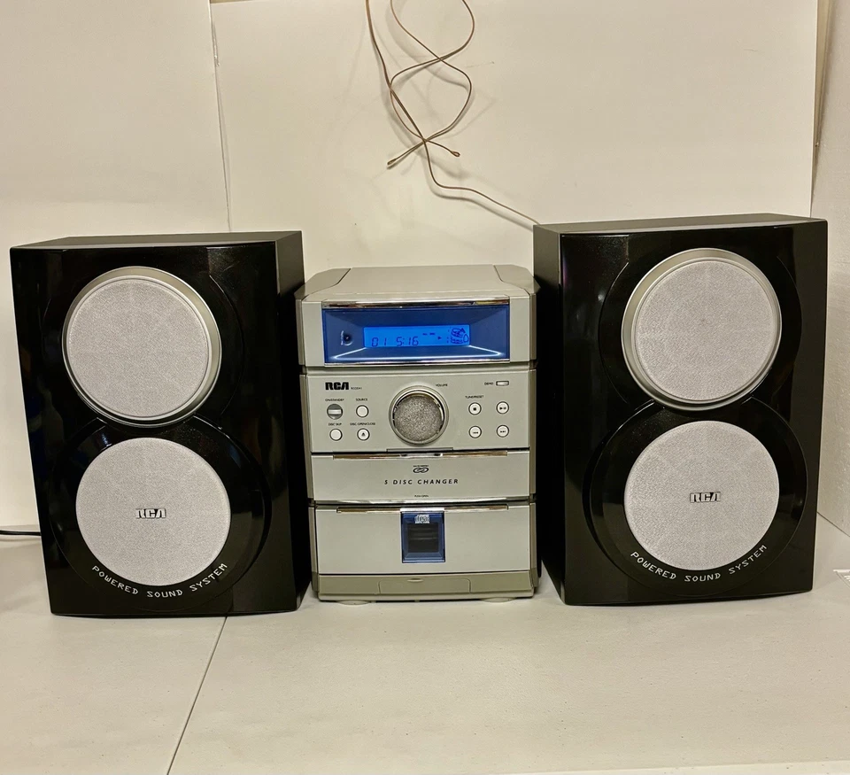 RCA RS2041 CD Stereo System 5-Disc CD Changer AM/FM 2 Model:RS2620  Speaker - Image 1 of 4