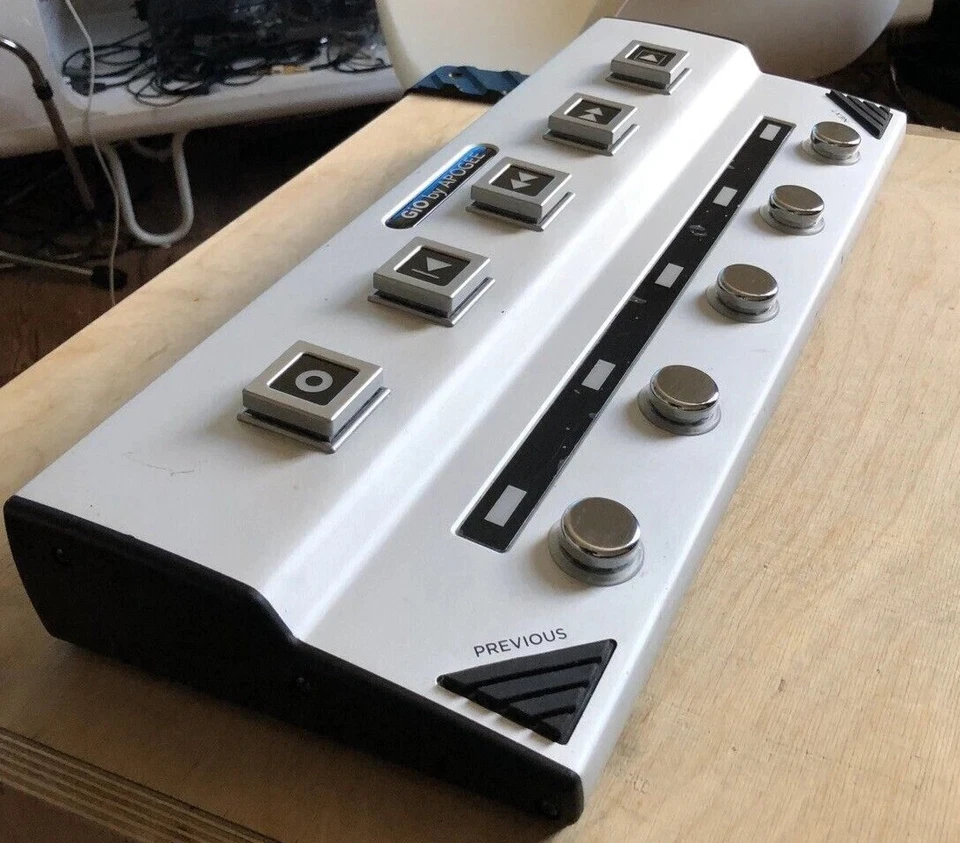 Apogee GiO Gitarren Audio Interface Footswitch - Bild 1 von 4