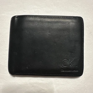 Cartera Jeans CKJ Calvin Klein Negra Cuero Genuino Doble Plegable Portatarjetas Bolsa de Identificación - Imagen 1 de 16