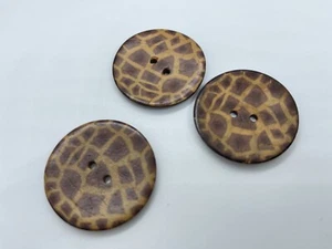 LOT of 3 Large Round Giraffe Coconut Buttons - Ren NT12704 - 40mm Animal Print - Picture 1 of 4