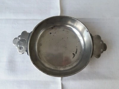 Ancienne écuelle à oreilles en étain XVIIIe siècle Poinçons - Photo 1/4